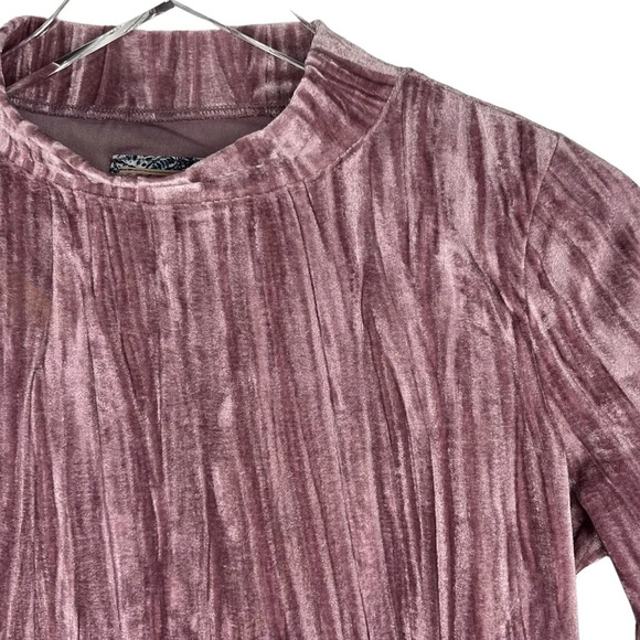 PILCRO Velveteen Mock Neck Short Sleeve Pink Top | Small - Picture 4 of 7